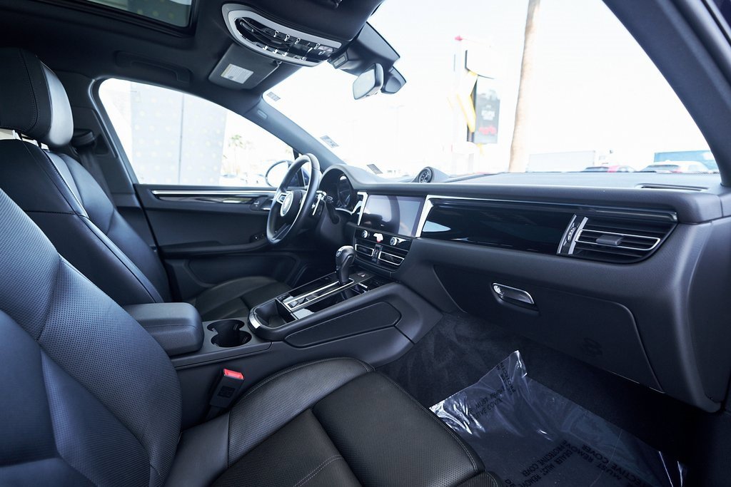 Used 2024 Porsche Macan image 28