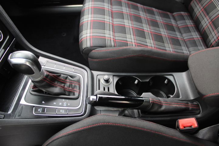 Used 2016 Volkswagen Golf S image 25