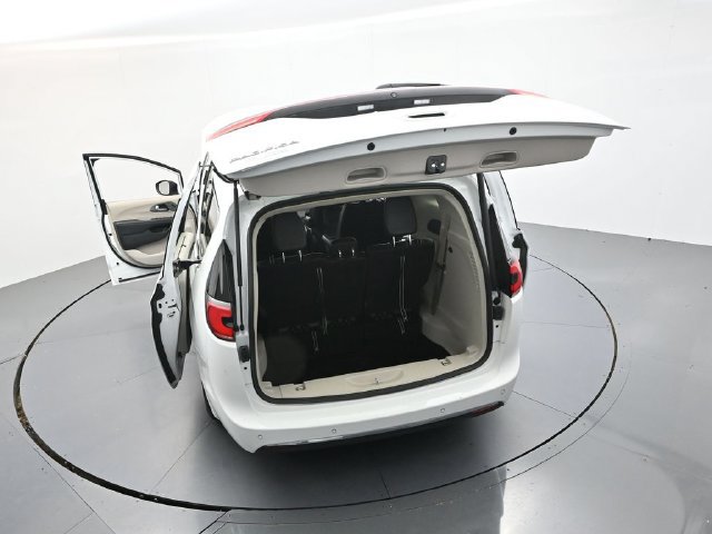Used 2023 Chrysler Pacifica Touring-L FWD image 55
