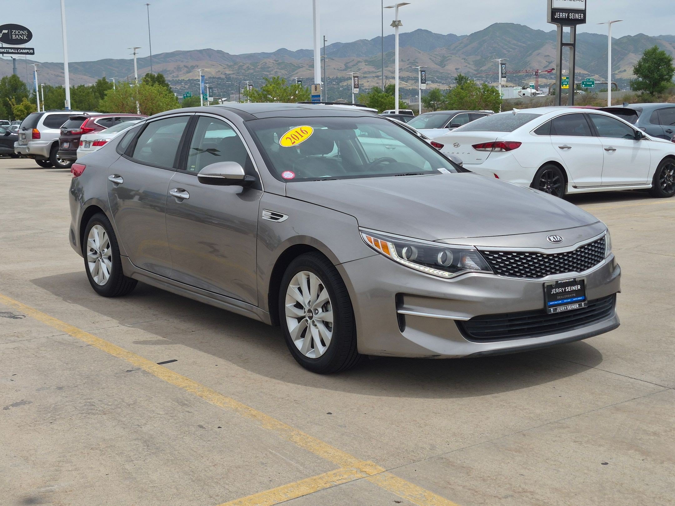 Used 2016 Kia Optima EX w/ Premium Package FWD image 7
