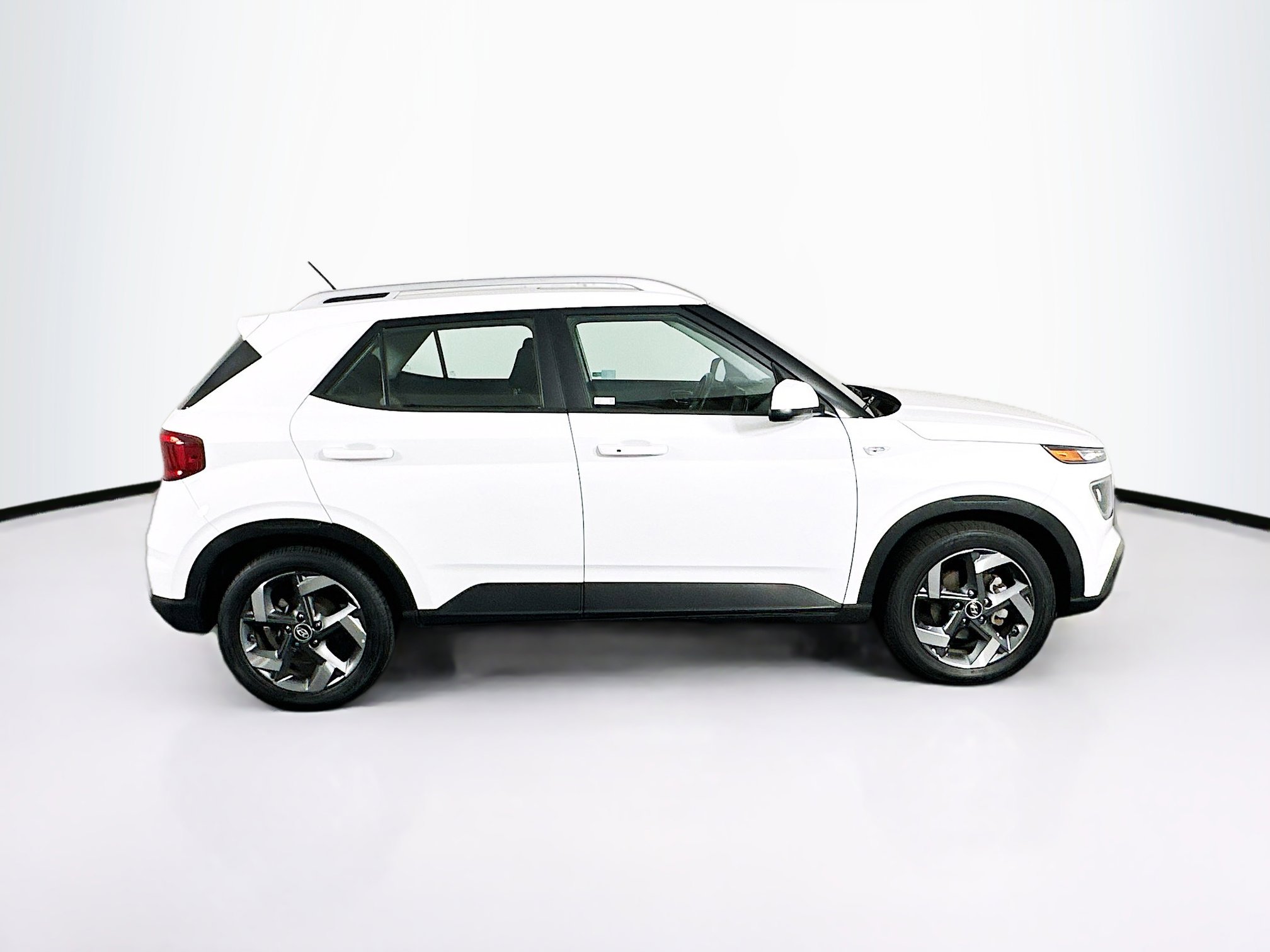 Used 2025 Hyundai Venue SEL FWD image 10