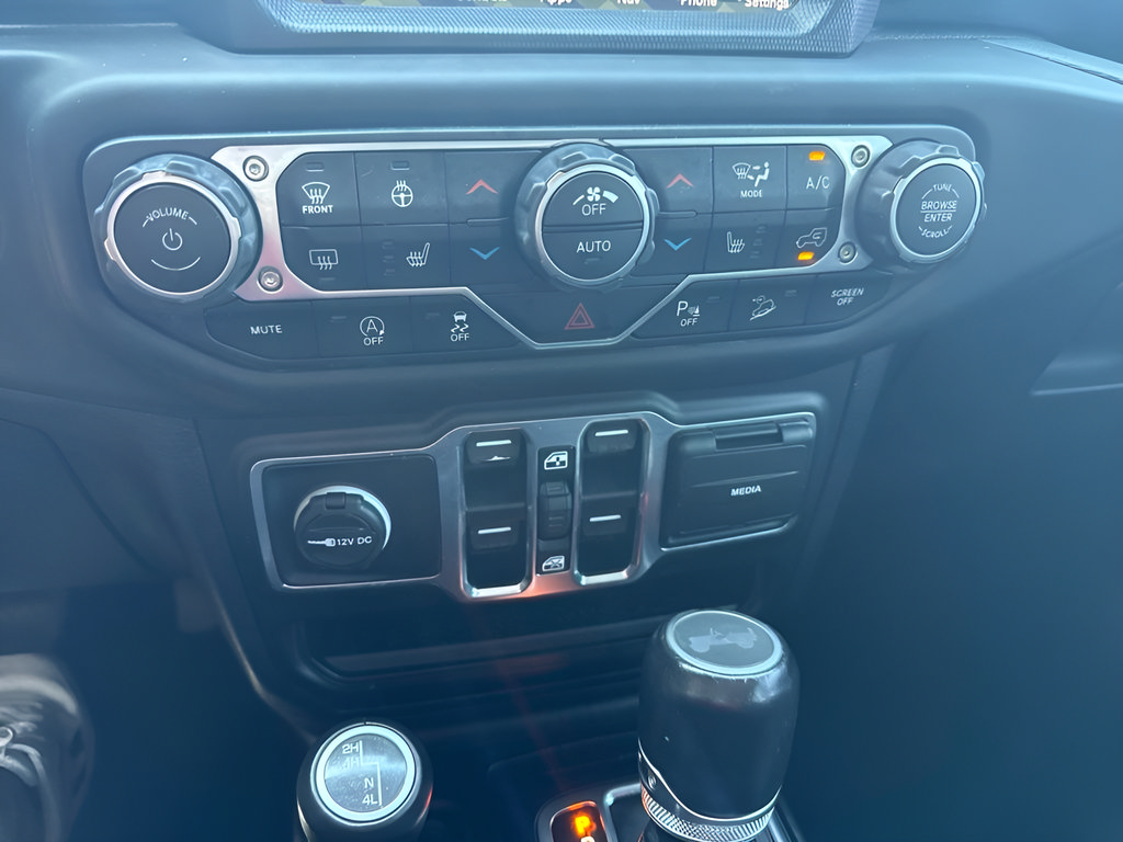 Used 2020 Jeep Wrangler Unlimited Sahara AWD/4WD image 18