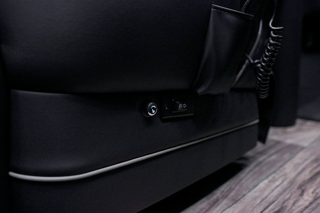 Used 2024 Mercedes-Benz Sprinter 3500 w/ Parking Package image 85