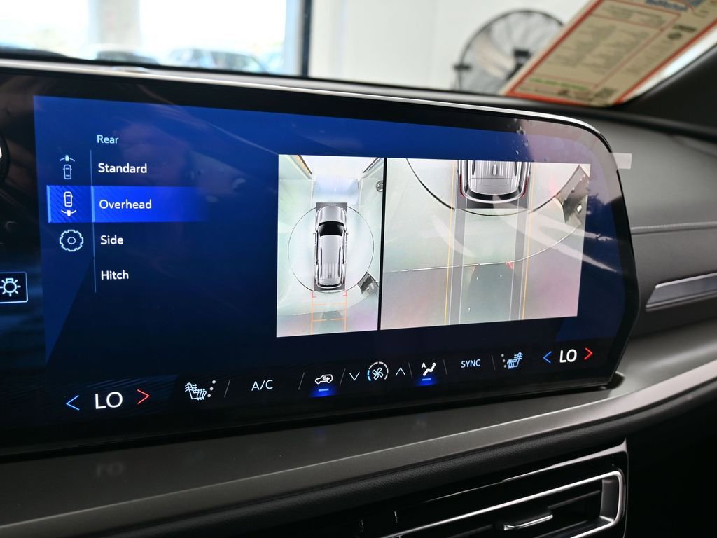 Used 2025 Chevrolet Traverse LT w/ Midnight/Sport Edition image 25