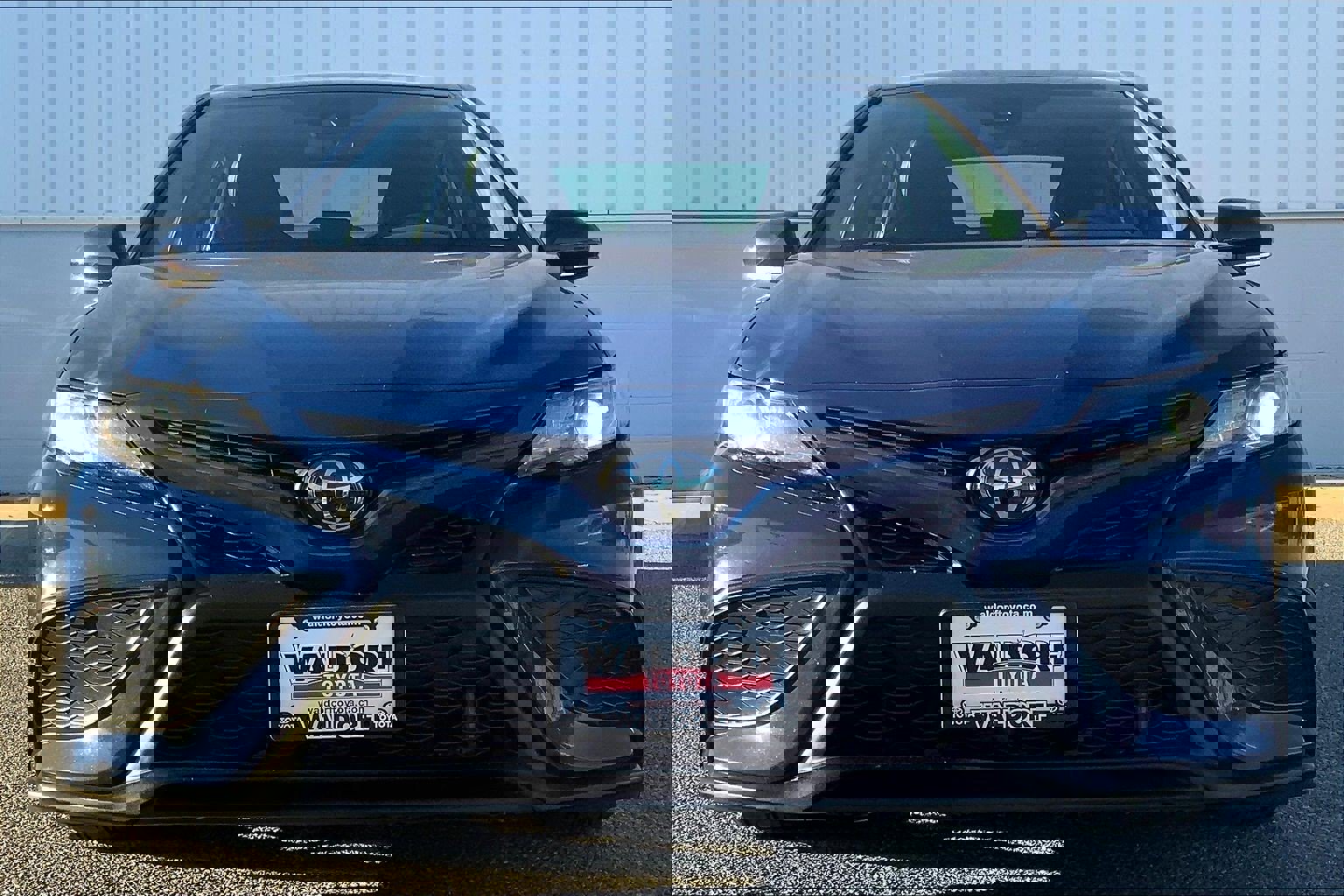 Used 2023 Toyota Camry SE image 3