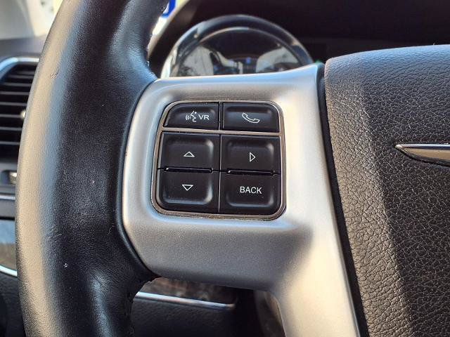 Used 2014 Chrysler Town & Country Touring FWD image 11