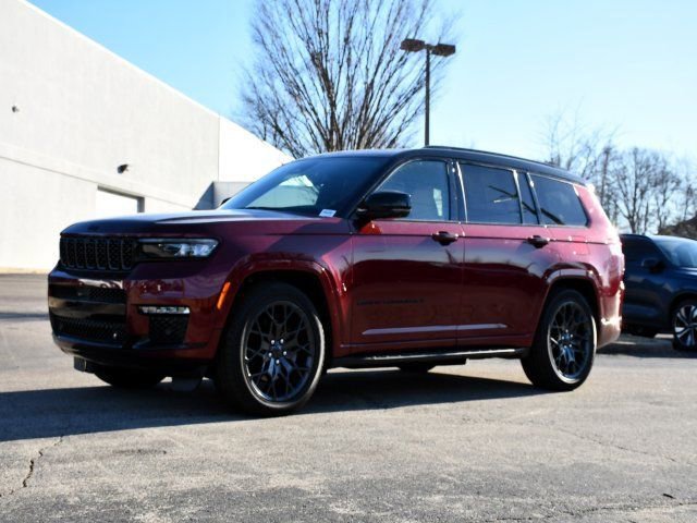 Used 2024 Jeep Grand Cherokee L Summit AWD/4WD image 3