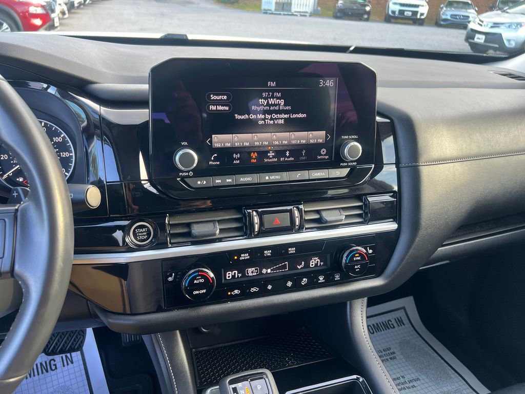 Used 2024 Nissan Pathfinder SV image 19