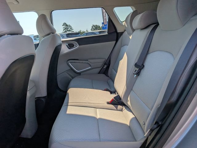 Used 2025 Kia Soul LX w/ LX Technology Package FWD image 29