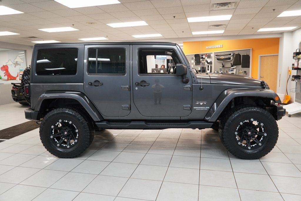 Used 2016 Jeep Wrangler Unlimited Sahara w/ Connectivity Group image 11