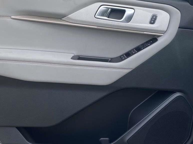 New 2025 Ford Explorer Active w/ Active Comfort Package image 16