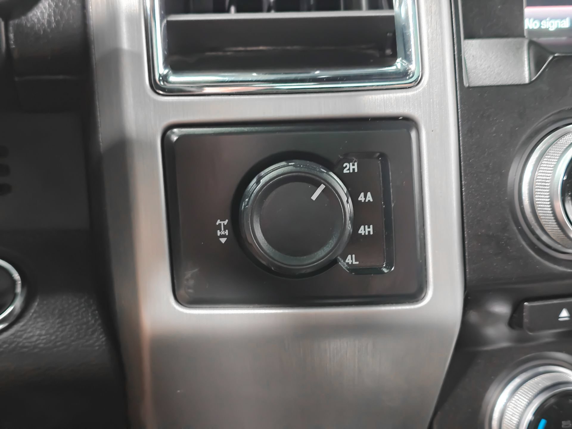 Used 2015 Ford F150 Platinum w/ Equipment Group 701A Luxury AWD/4WD image 39