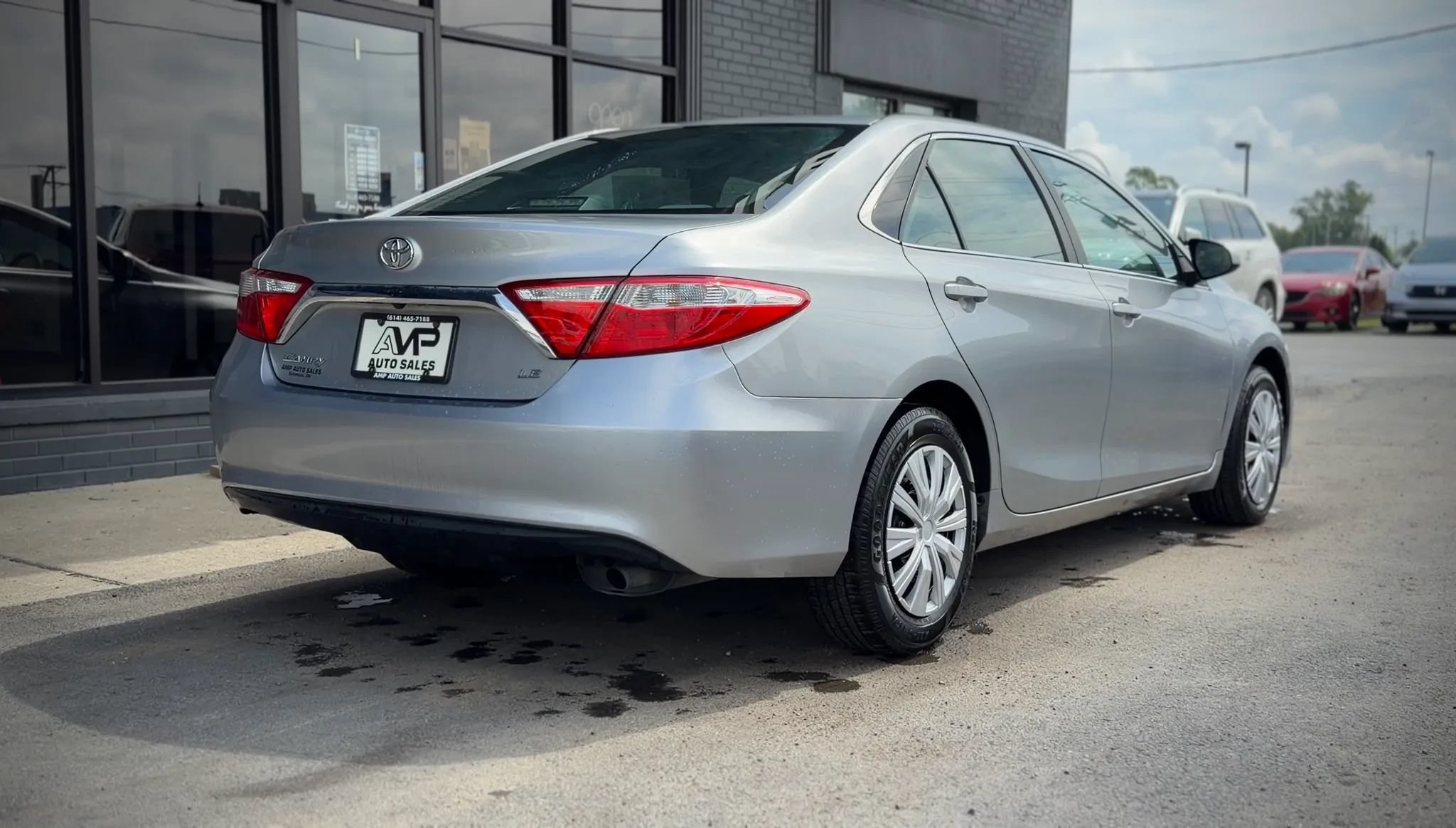 Used 2017 Toyota Camry LE FWD image 2