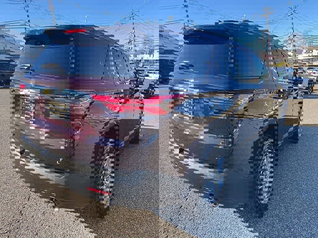 Used 2023 Chevrolet Traverse LT image 7