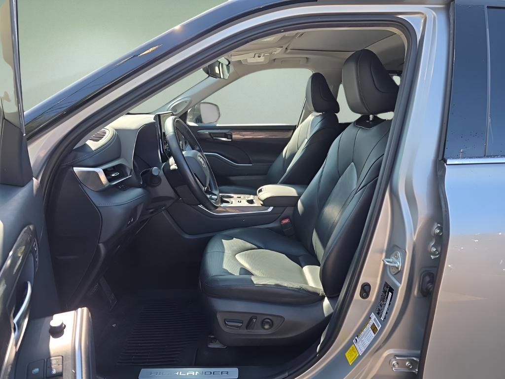 Used 2020 Toyota Highlander Limited image 8