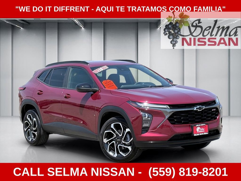 Used 2025 Chevrolet Trax RS FWD image 1