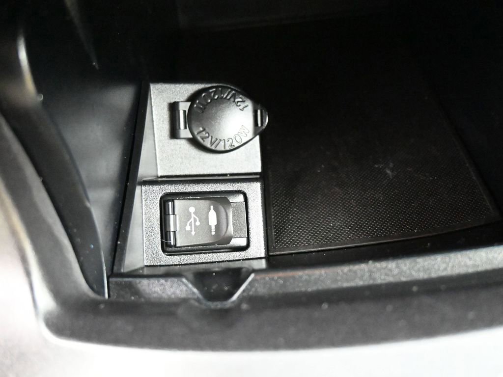 Used 2016 Toyota Camry LE image 10