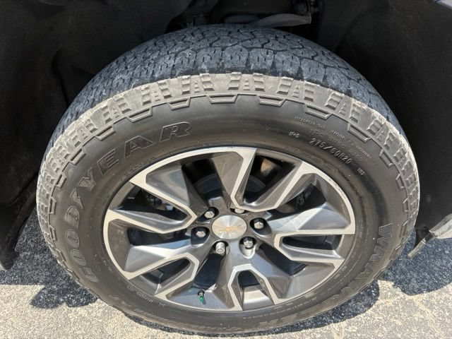 Used 2022 Chevrolet Silverado 1500 LT AWD/4WD image 3