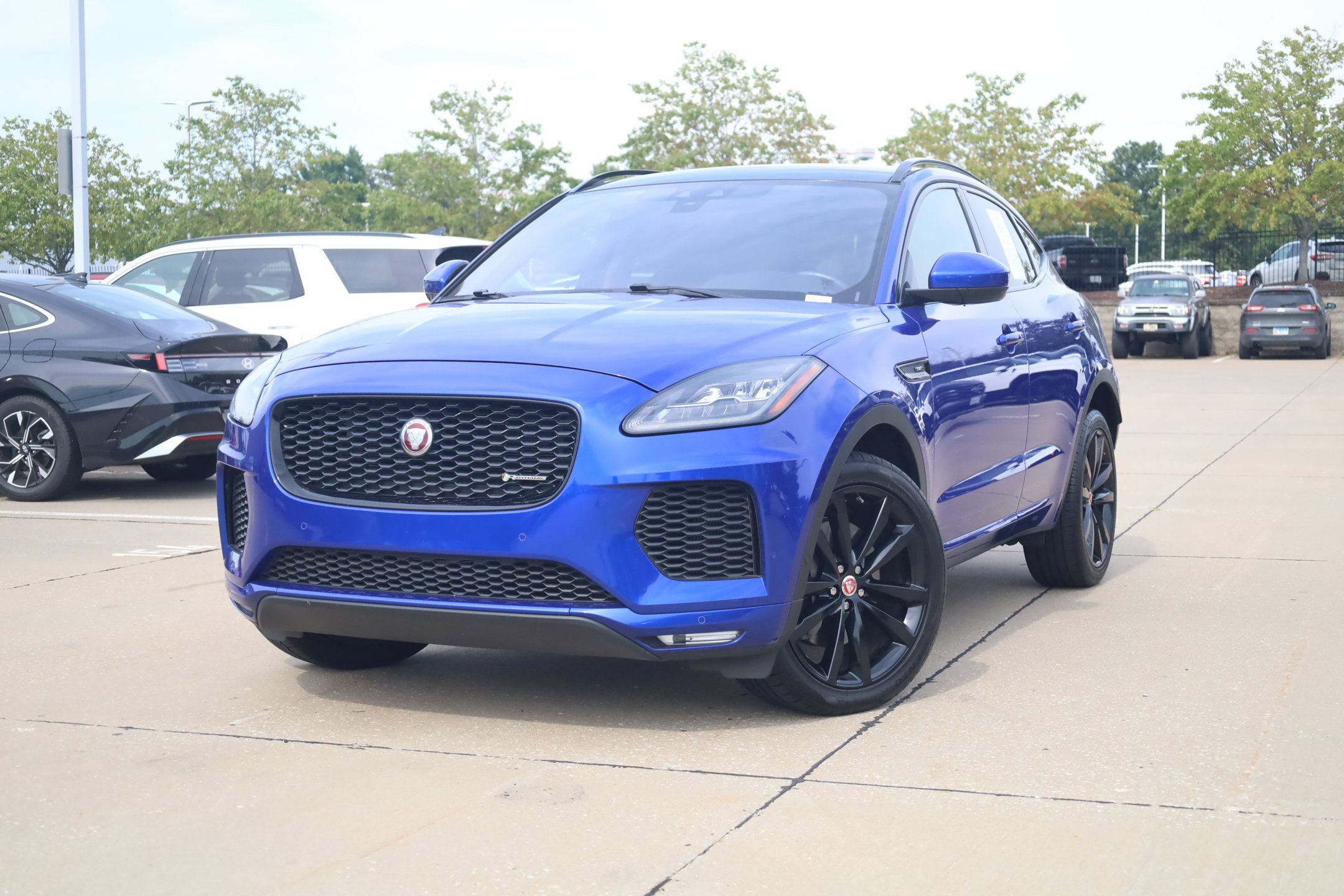 Used 2019 Jaguar E-PACE R-Dynamic SE AWD/4WD image 2