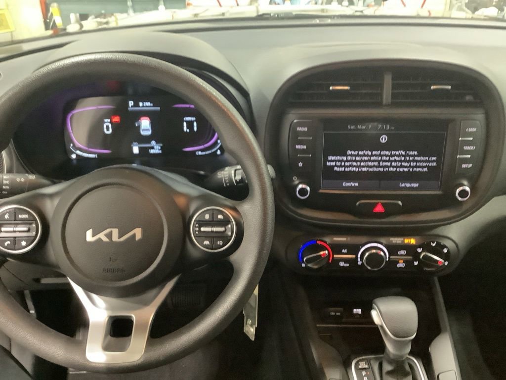Certified 2023 Kia Soul LX FWD image 16