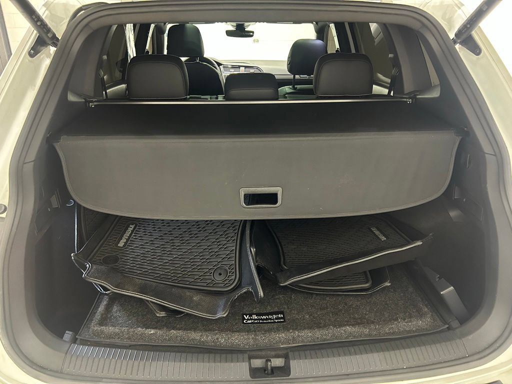 Used 2024 Volkswagen Tiguan SE R-Line AWD/4WD image 28