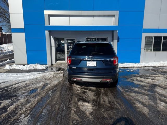 Used 2017 Ford Explorer XLT w/ Equipment Group 202A image 7