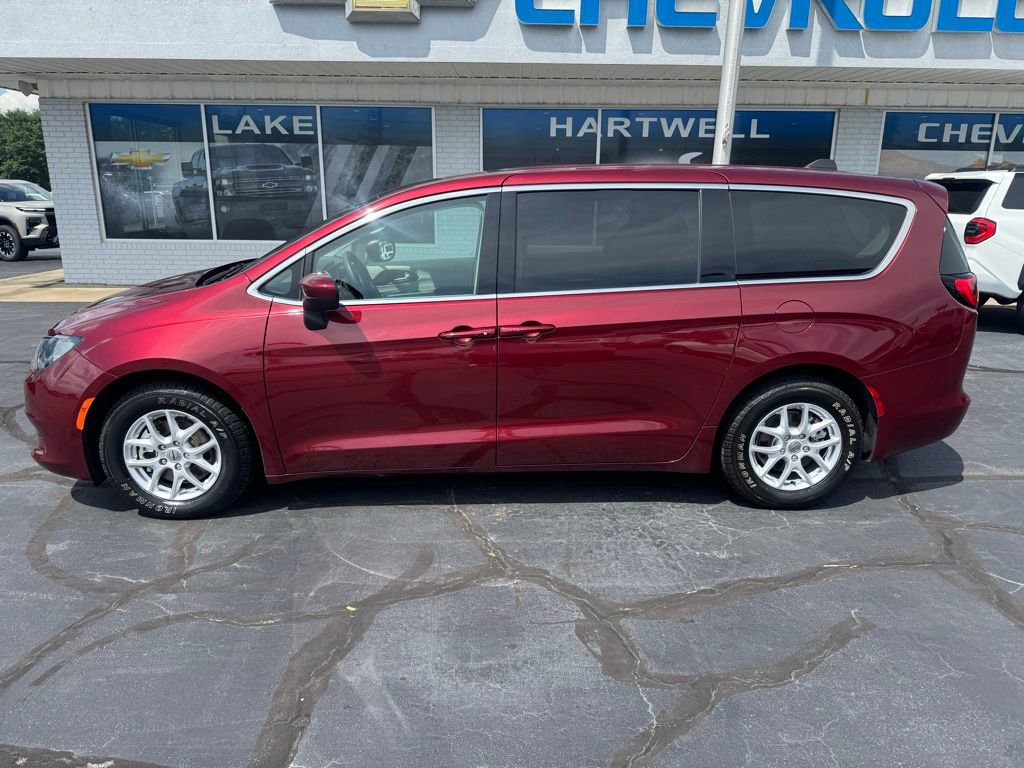 Used 2023 Chrysler Voyager LX FWD image 2