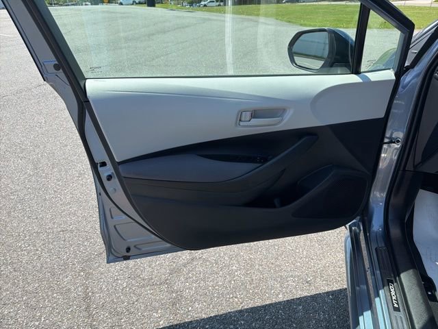 Used 2025 Toyota Corolla LE FWD image 11