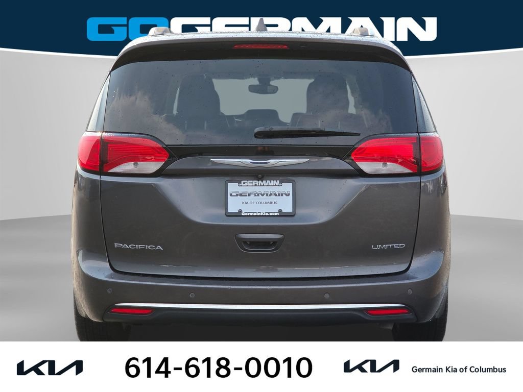 Used 2017 Chrysler Pacifica Limited w/ UConnect Theater Package FWD image 9