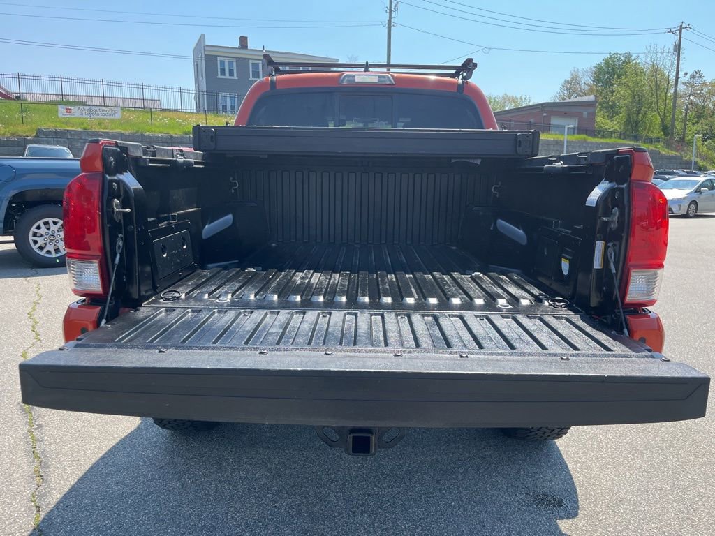 Used 2016 Toyota Tacoma TRD Off-Road w/ Premium & Technology Package AWD/4WD image 6