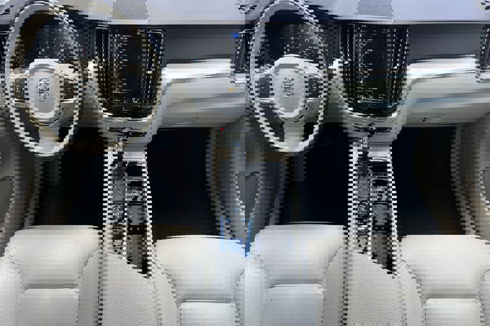 Used 2019 Volvo XC60 T5 Momentum w/ Advanced Package FWD image 4