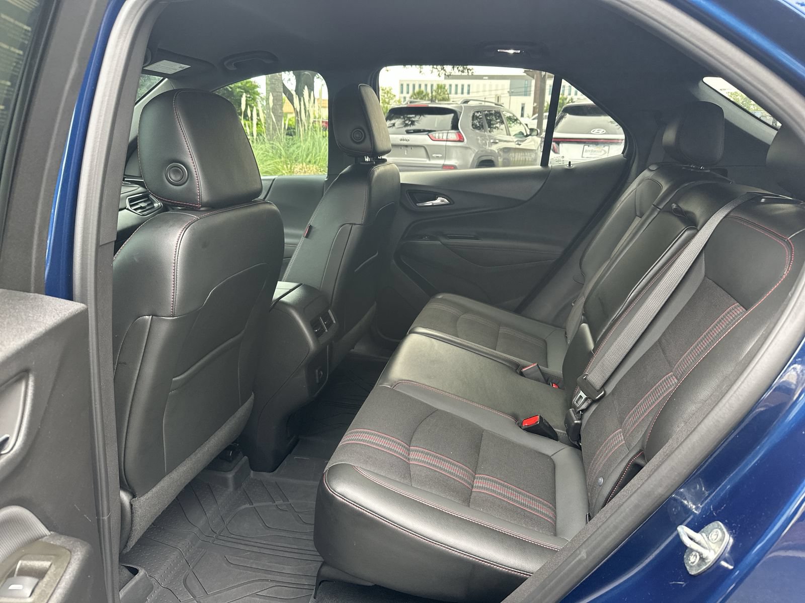 Used 2023 Chevrolet Equinox RS FWD image 31