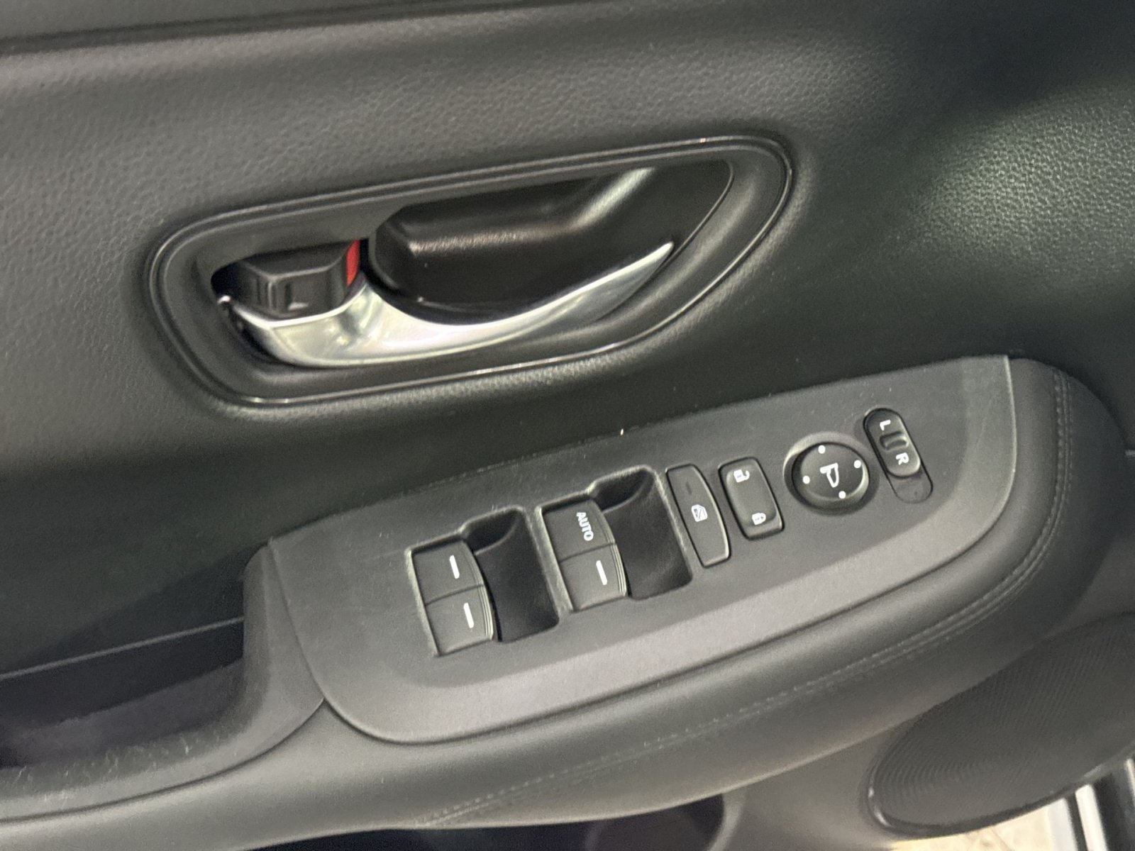 Used 2024 Honda HR-V LX image 16