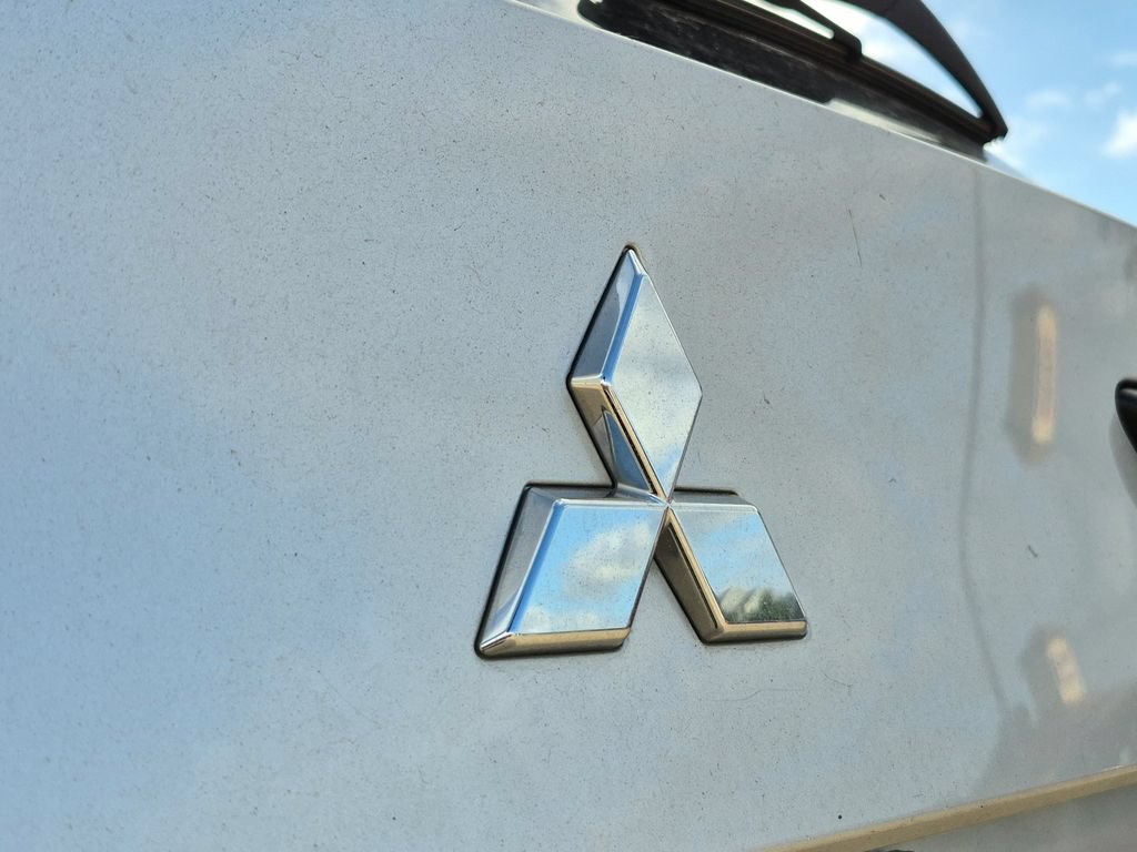 Used 2023 Mitsubishi Outlander SE FWD image 12
