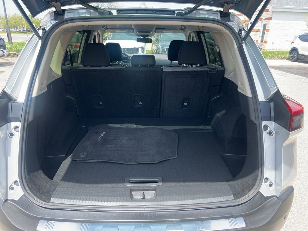 Certified 2023 Nissan Rogue SV AWD/4WD image 11