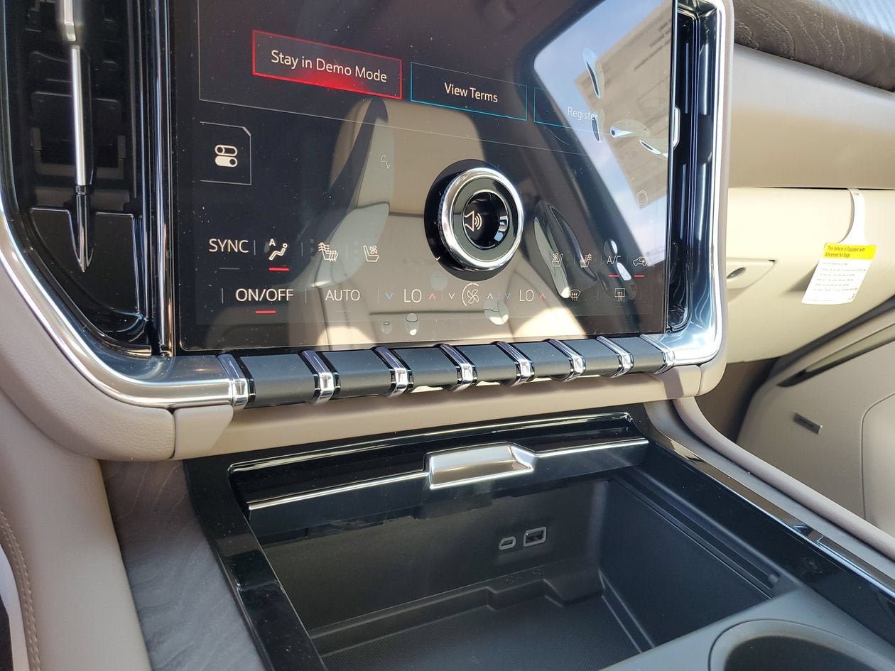 New 2026 GMC Yukon XL Denali w/ Denali Reserve Package RWD image 23