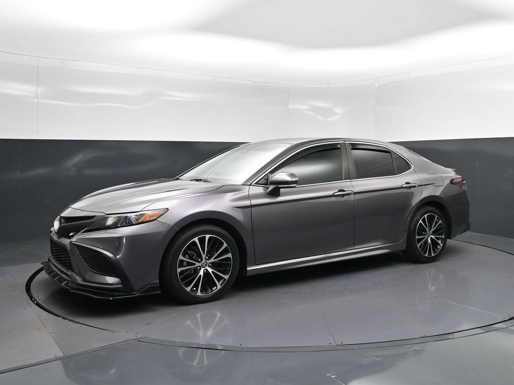 Used 2023 Toyota Camry SE image 3