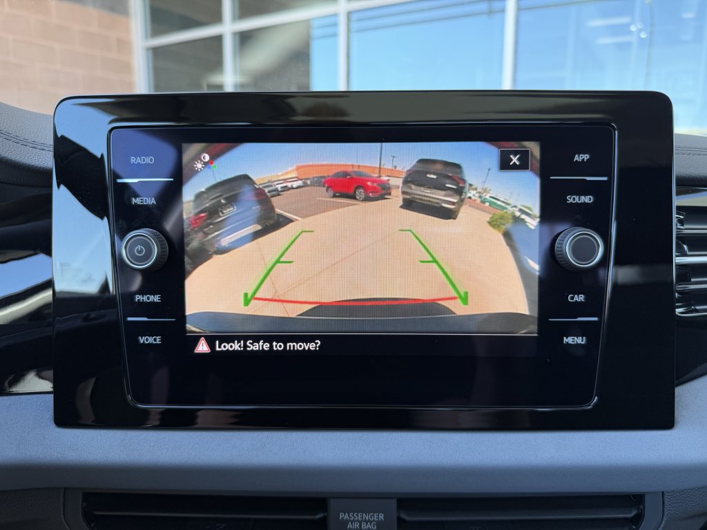 Used 2025 Volkswagen Jetta SE w/ Sunroof Package FWD image 19
