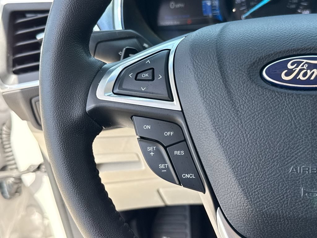 Used 2016 Ford Edge Titanium w/ Technology Package FWD image 15