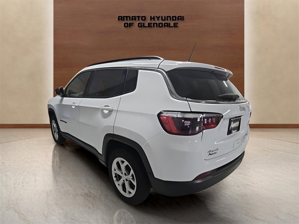 Used 2024 Jeep Compass Latitude image 4