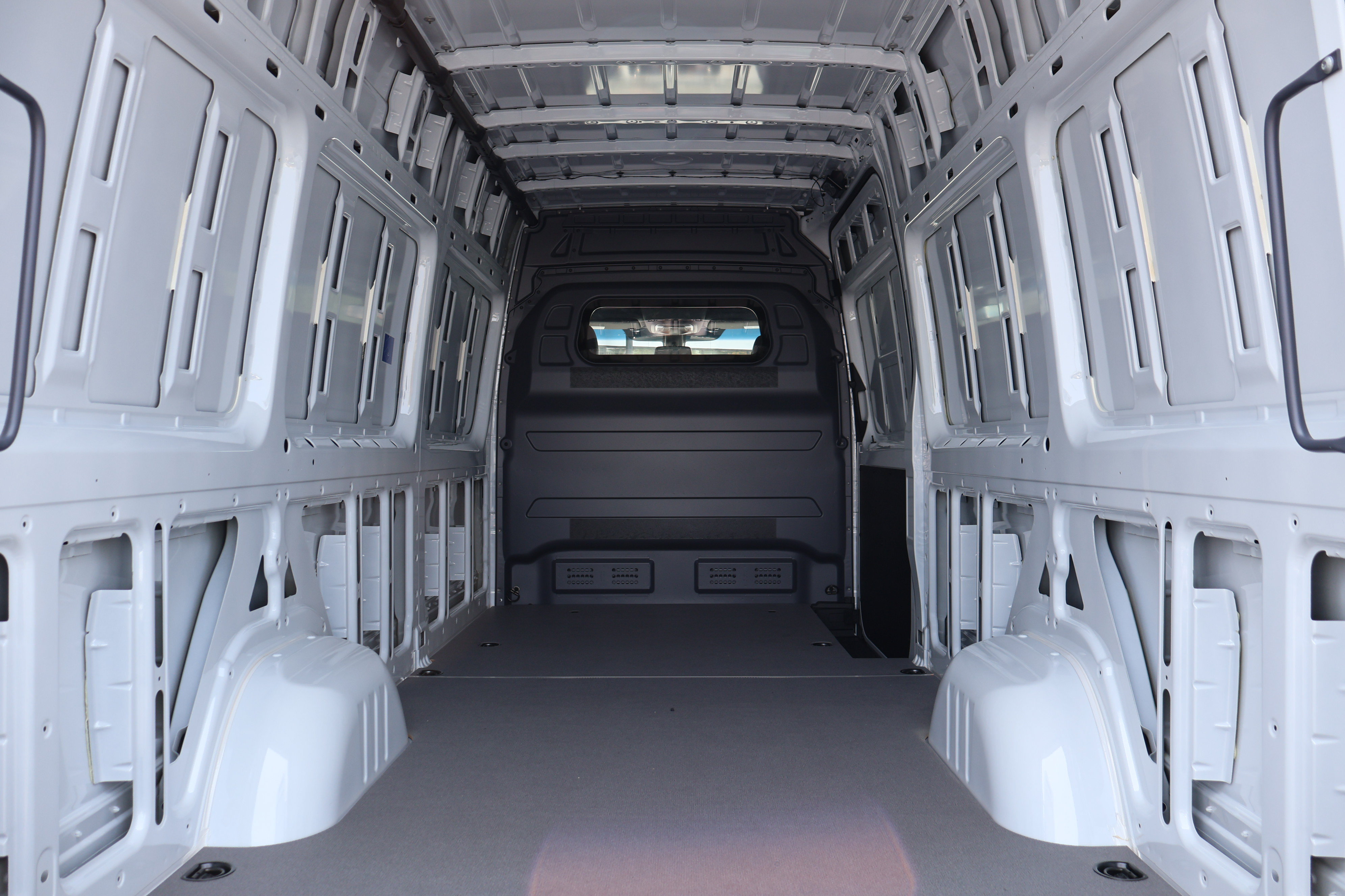 Used 2024 Mercedes-Benz eSprinter 170 Cargo image 15
