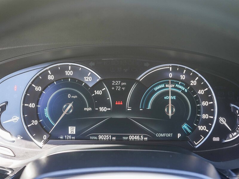Used 2019 BMW 530e w/ M Sport Package RWD image 30