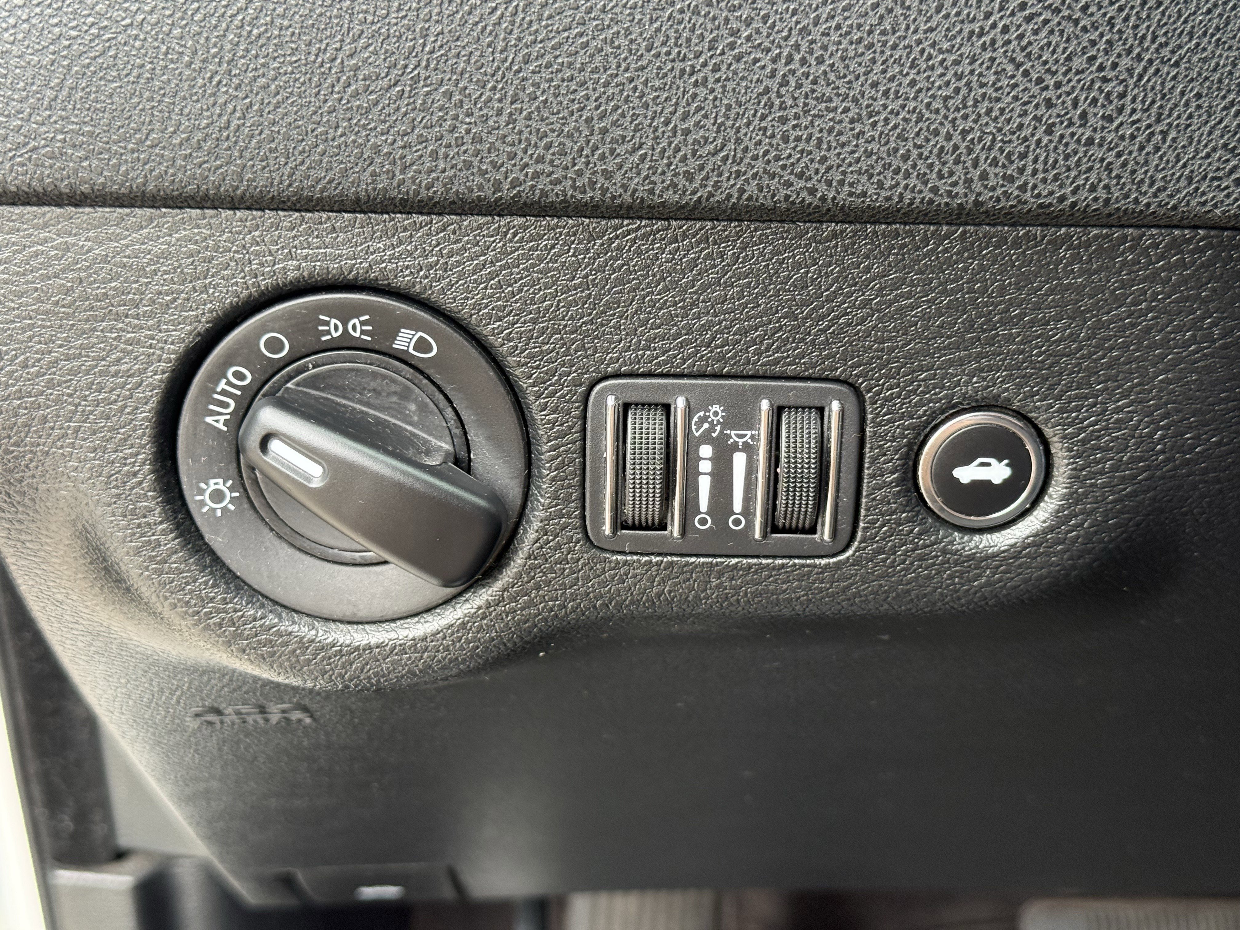 Used 2018 Dodge Charger SXT w/ Blacktop Package image 25