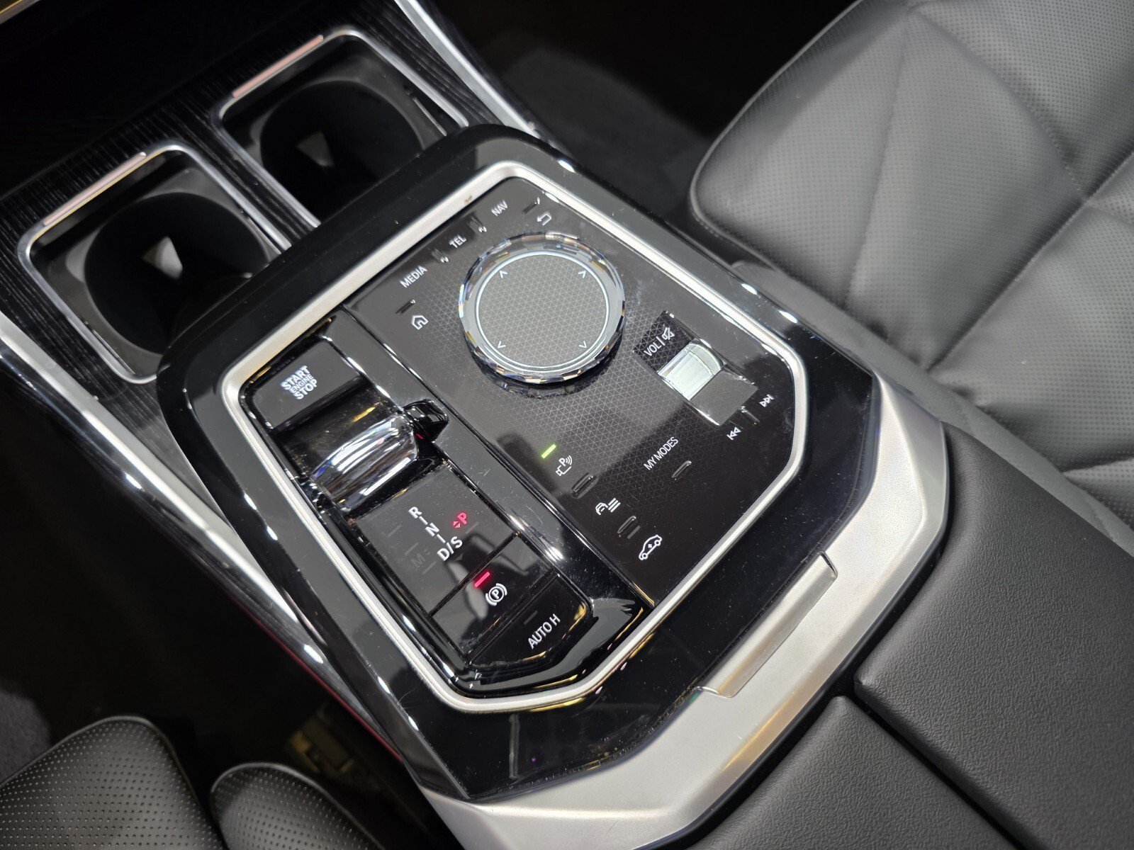 Used 2025 BMW 740i xDrive AWD/4WD image 19
