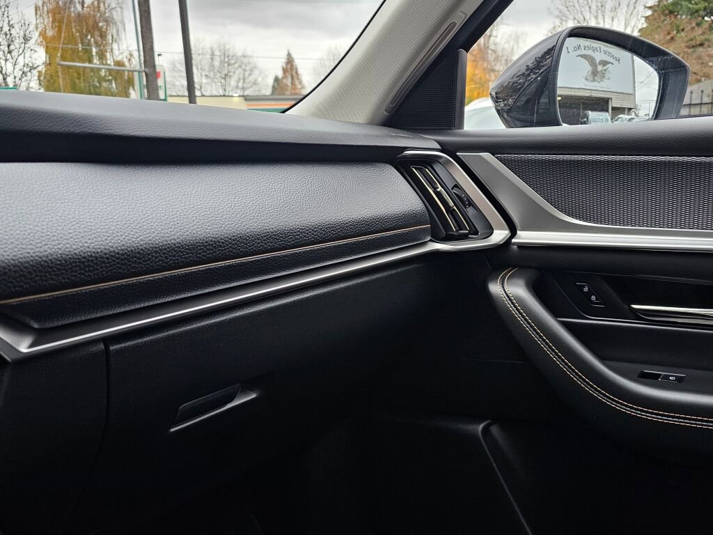 Certified 2024 MAZDA CX-90 Plug-In Hybrid w/ Preferred image 32