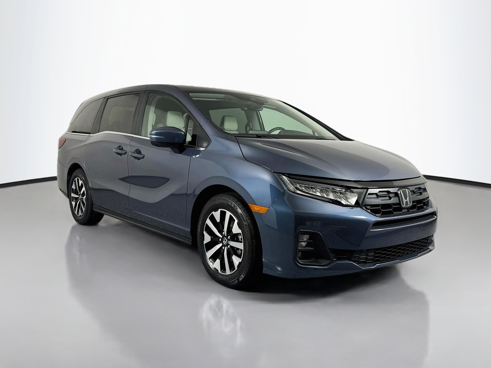 Certified 2025 Honda Odyssey EX-L image 3