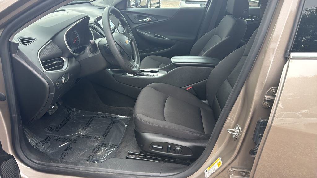 Used 2023 Chevrolet Malibu LT FWD image 10