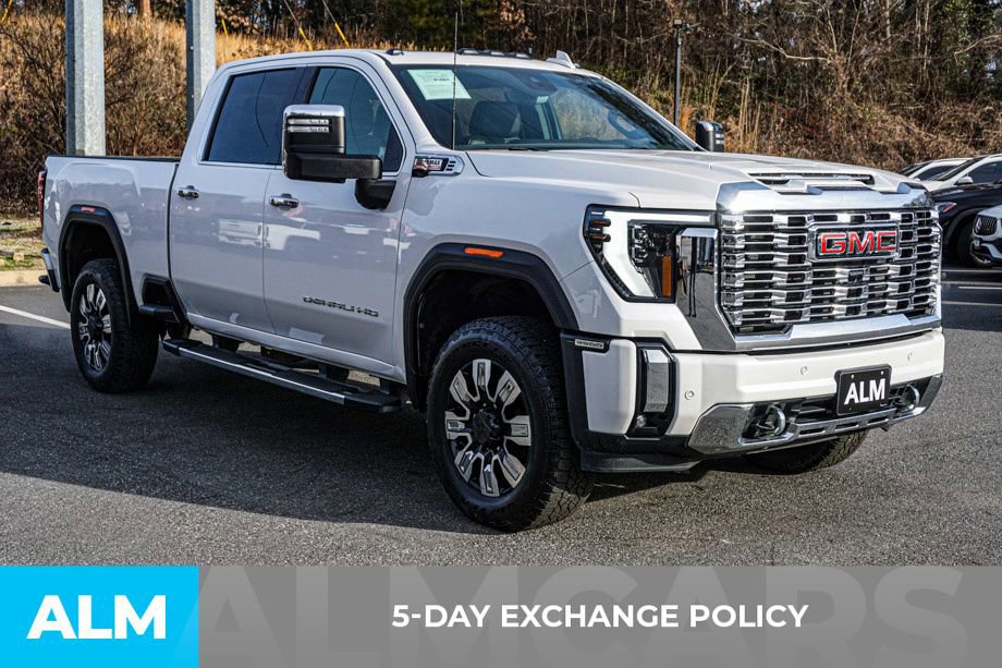 Used 2025 GMC Sierra 3500 Denali w/ Technology Package AWD/4WD image 4