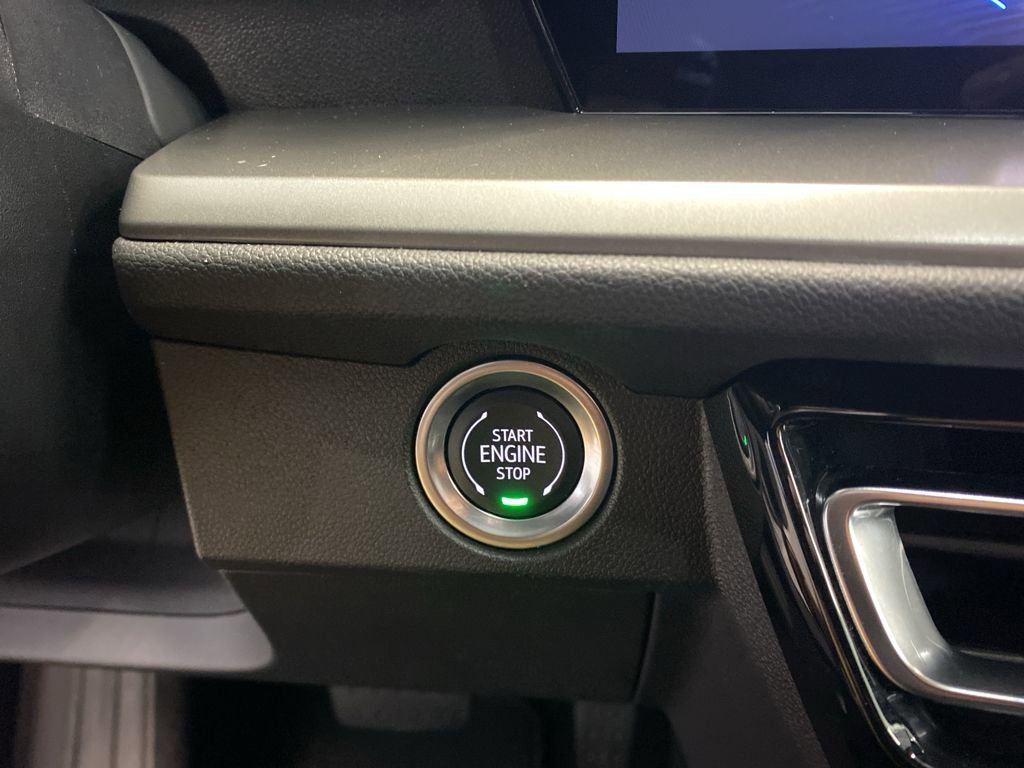 Used 2025 Chevrolet Traverse LT image 26