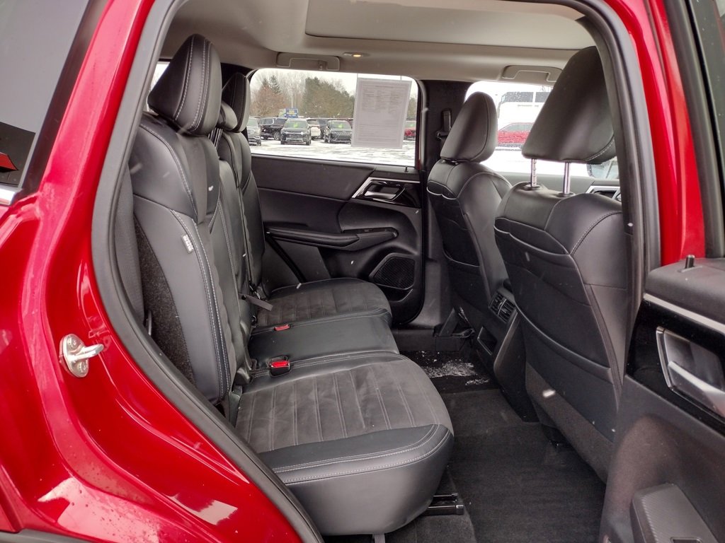 Used 2024 Mitsubishi Outlander SE Black Edition image 19